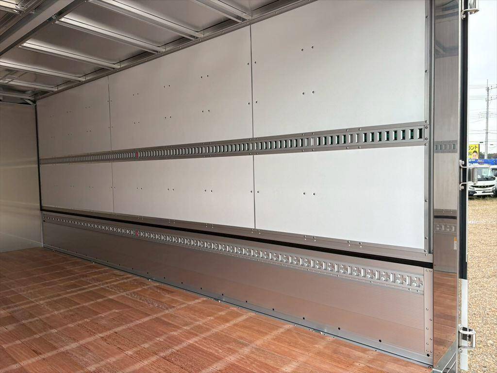 三菱ふそうファイターアルミウイング中型（4t）[写真10]