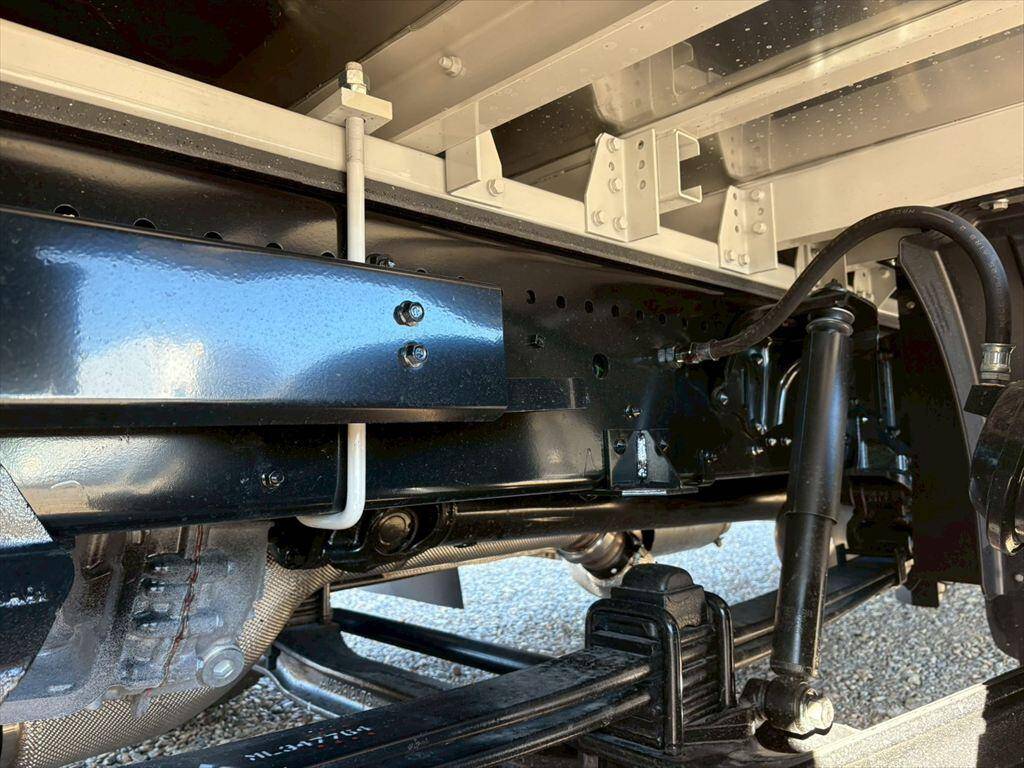 三菱ふそうスーパーグレートアルミウイング大型（10t）[写真14]