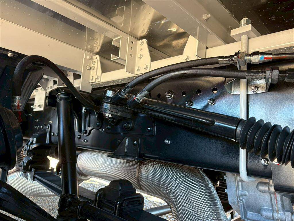 三菱ふそうスーパーグレートアルミウイング大型（10t）[写真16]