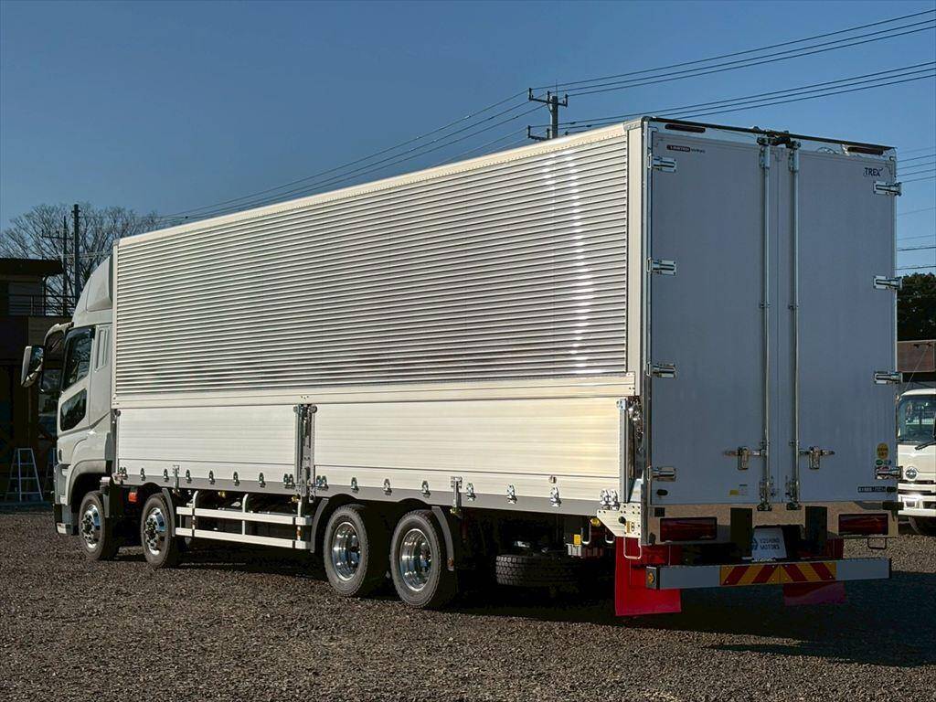 三菱ふそうスーパーグレートアルミウイング大型（10t）[写真03]