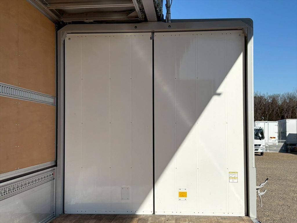 いすゞフォワードアルミウイング増トン（6t・8t）[写真13]