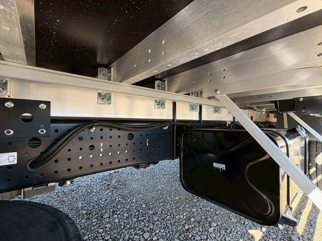 いすゞフォワードアルミウイング増トン（6t・8t）[写真14]