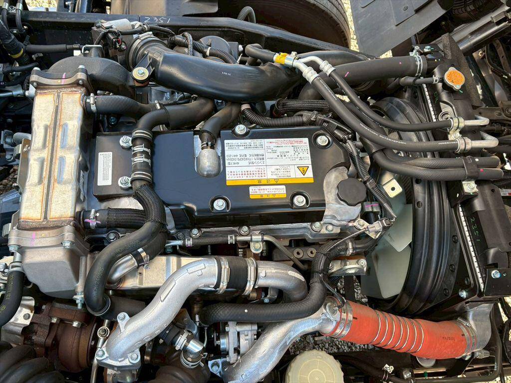 いすゞフォワードアルミウイング増トン（6t・8t）[写真18]