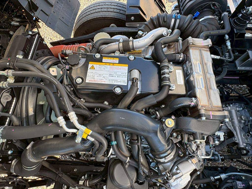 いすゞフォワードアルミウイング増トン（6t・8t）[写真19]