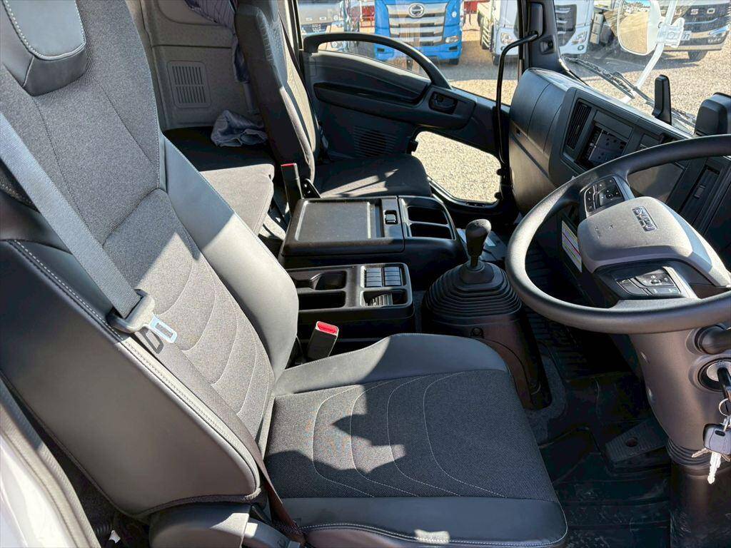 いすゞフォワードアルミウイング増トン（6t・8t）[写真21]