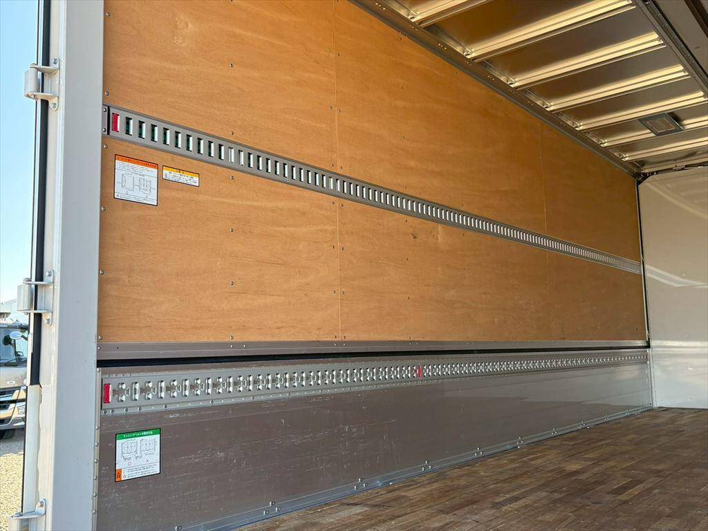 いすゞフォワードアルミウイング増トン（6t・8t）[写真09]