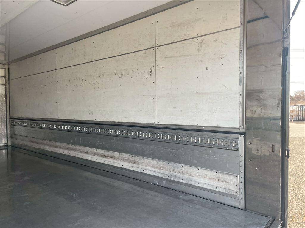 日野レンジャー冷蔵冷凍ウイング中型（4t）[写真10]