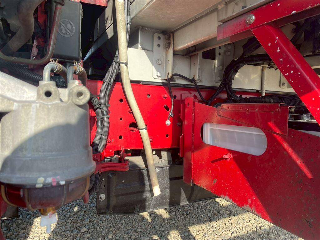 日野レンジャー冷蔵冷凍ウイング中型（4t）[写真14]