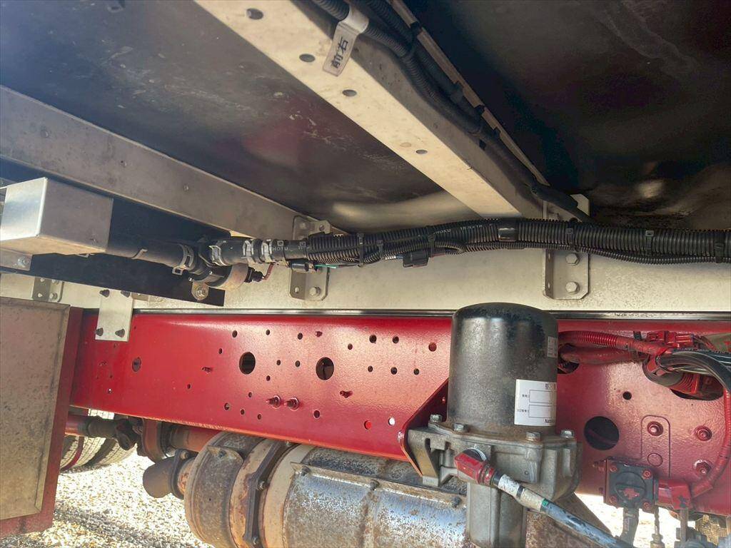 日野レンジャー冷蔵冷凍ウイング中型（4t）[写真17]