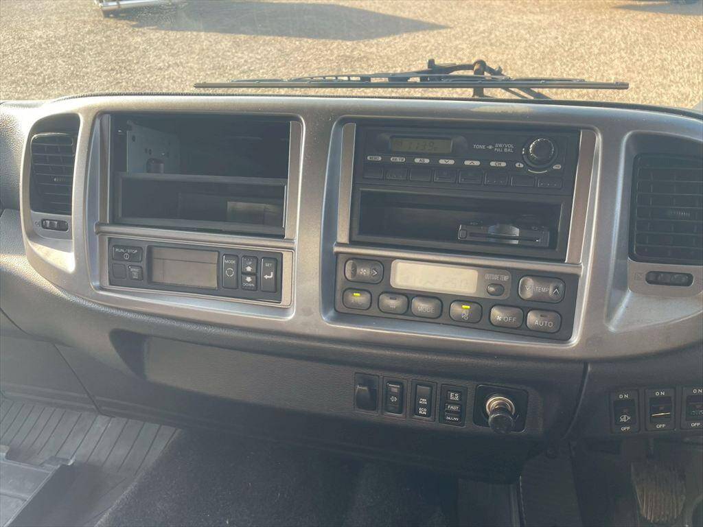 日野レンジャー冷蔵冷凍ウイング中型（4t）[写真22]