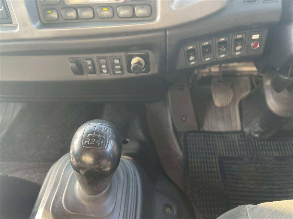 日野レンジャー冷蔵冷凍ウイング中型（4t）[写真23]