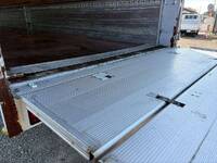 いすゞギガアルミウイング大型（10t）[写真12]