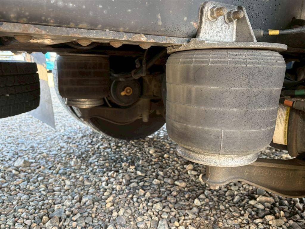 いすゞギガアルミウイング大型（10t）[写真15]