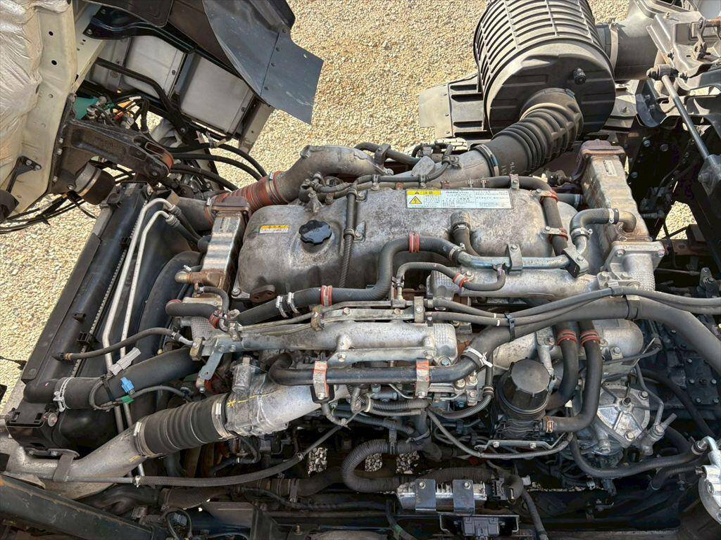 いすゞギガアルミウイング大型（10t）[写真16]