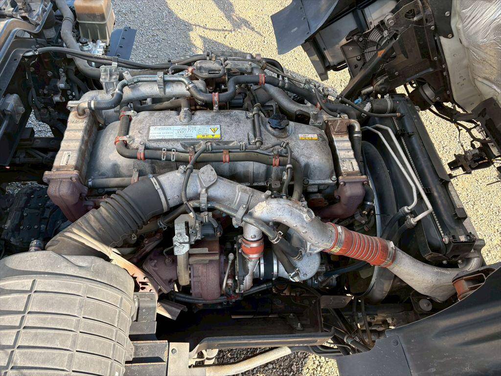 いすゞギガアルミウイング大型（10t）[写真17]