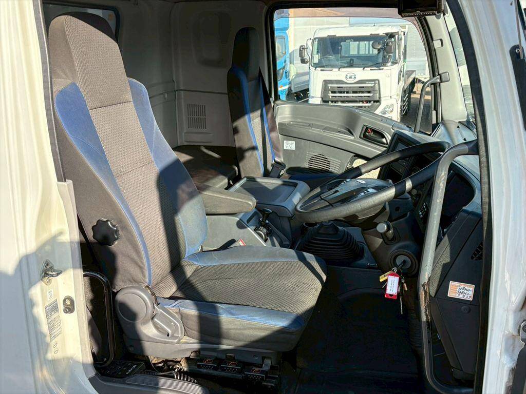 いすゞギガアルミウイング大型（10t）[写真19]