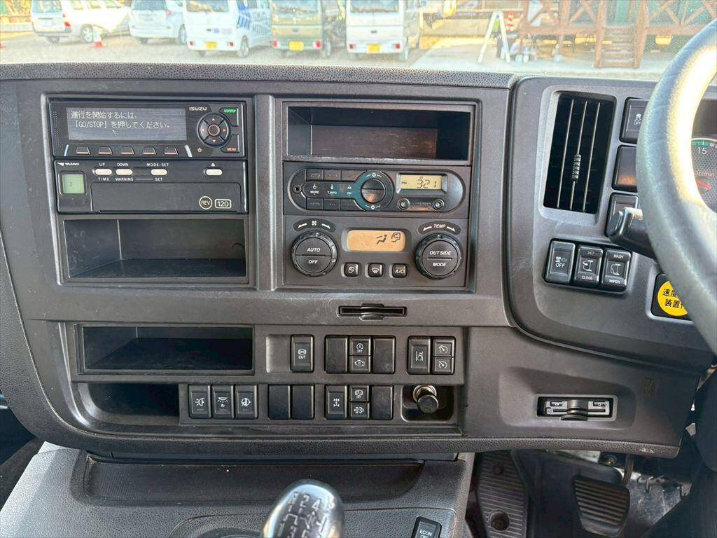 いすゞギガアルミウイング大型（10t）[写真20]