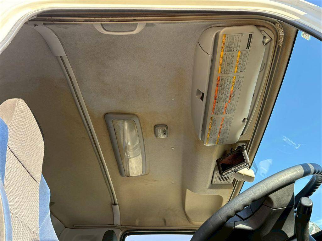 いすゞギガアルミウイング大型（10t）[写真22]