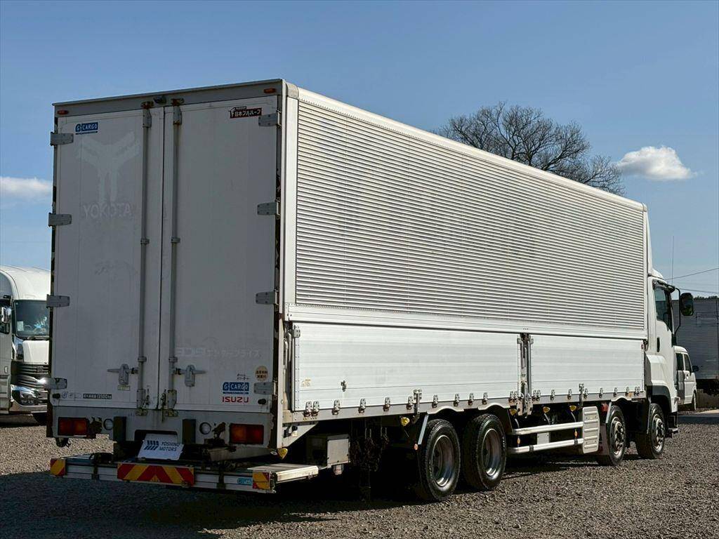 いすゞギガアルミウイング大型（10t）[写真04]