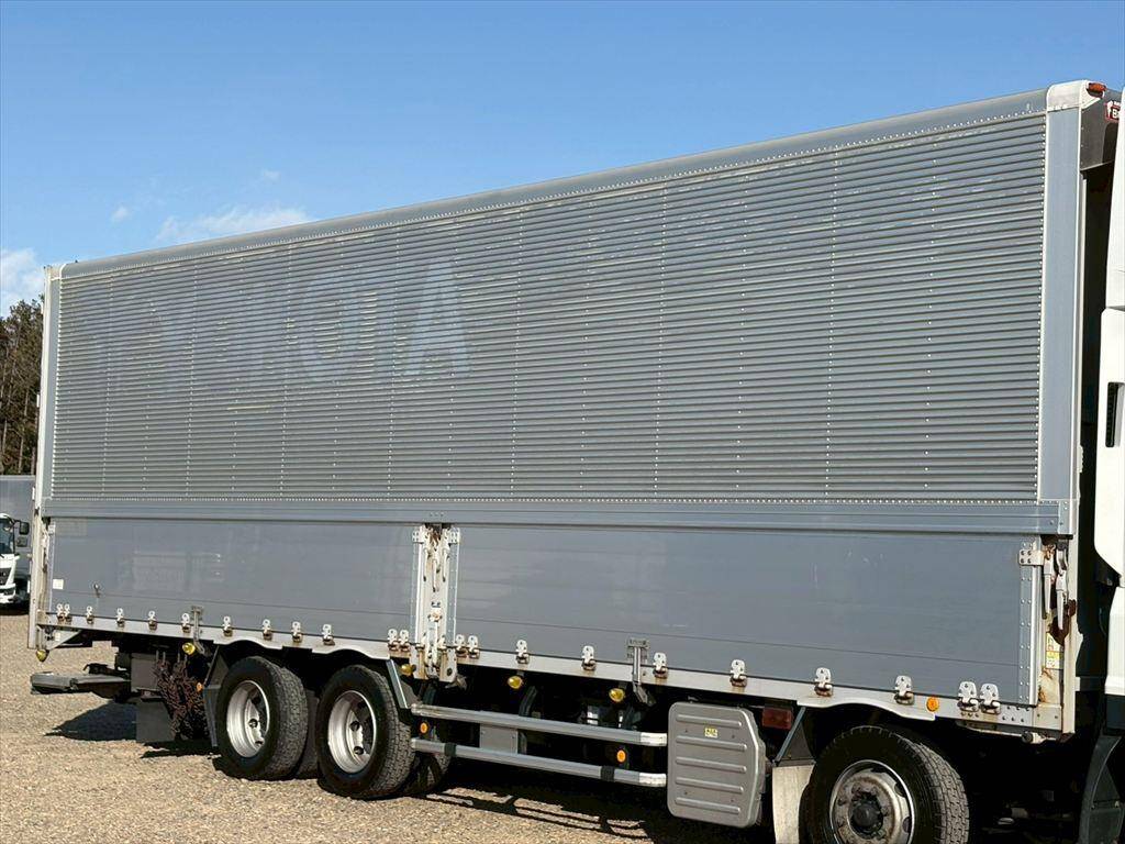 いすゞギガアルミウイング大型（10t）[写真05]