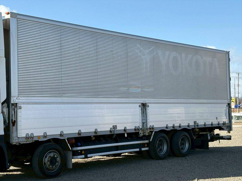 いすゞギガアルミウイング大型（10t）[写真06]