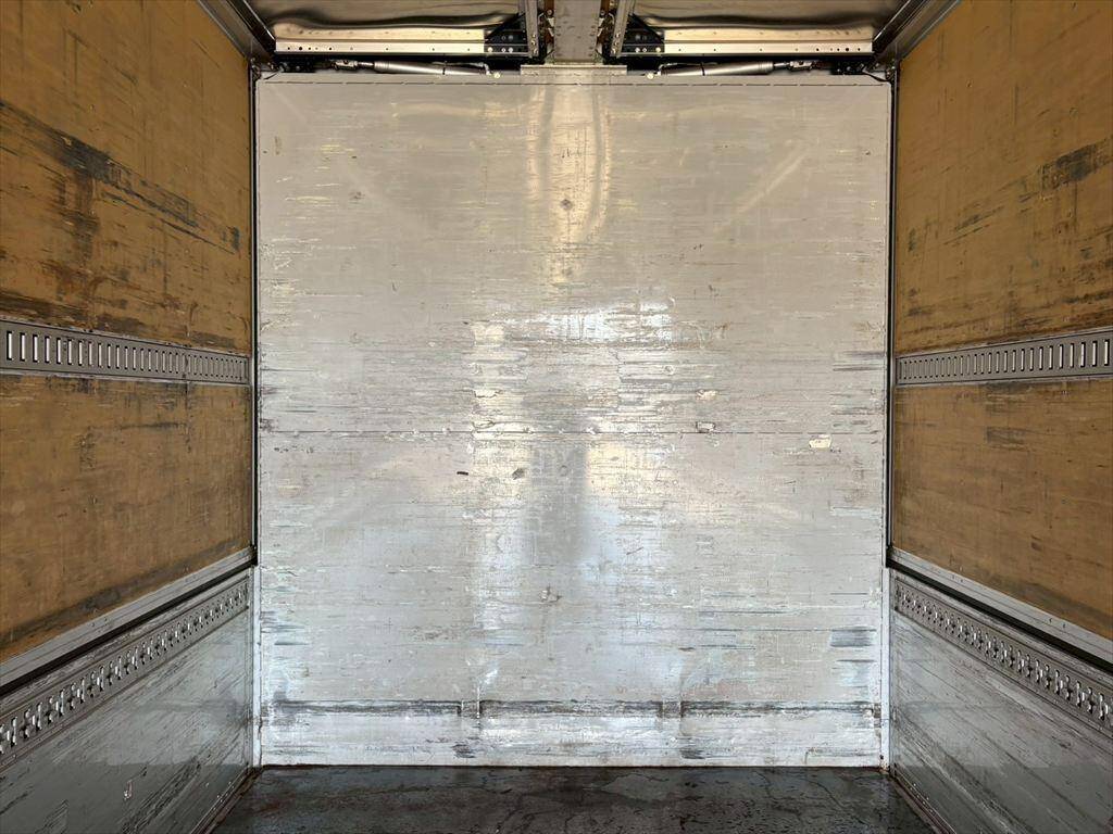 いすゞギガアルミウイング大型（10t）[写真07]