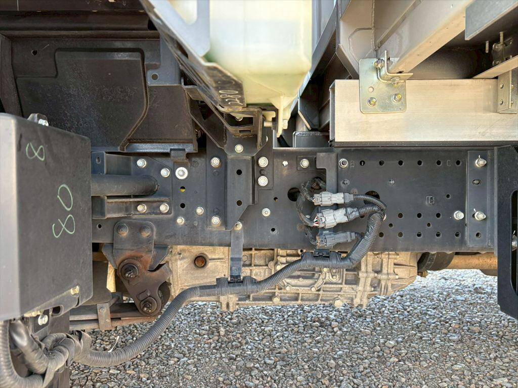 いすゞフォワードアルミウイング中型（4t）[写真14]