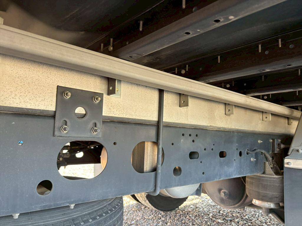 いすゞフォワードアルミウイング中型（4t）[写真15]