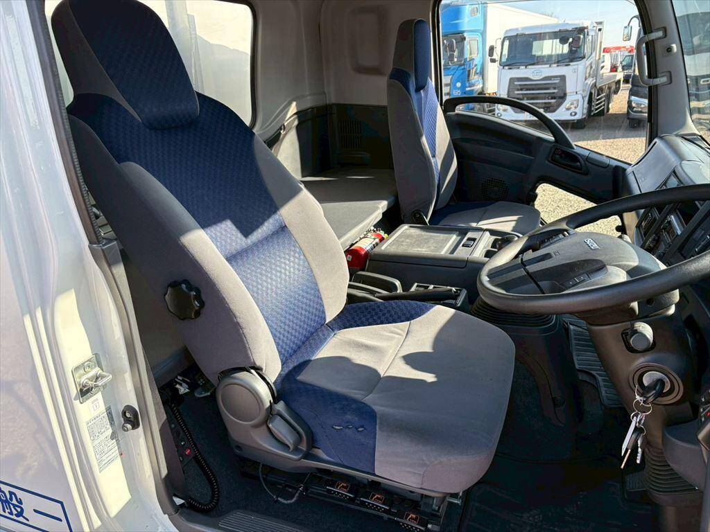 いすゞフォワードアルミウイング中型（4t）[写真21]