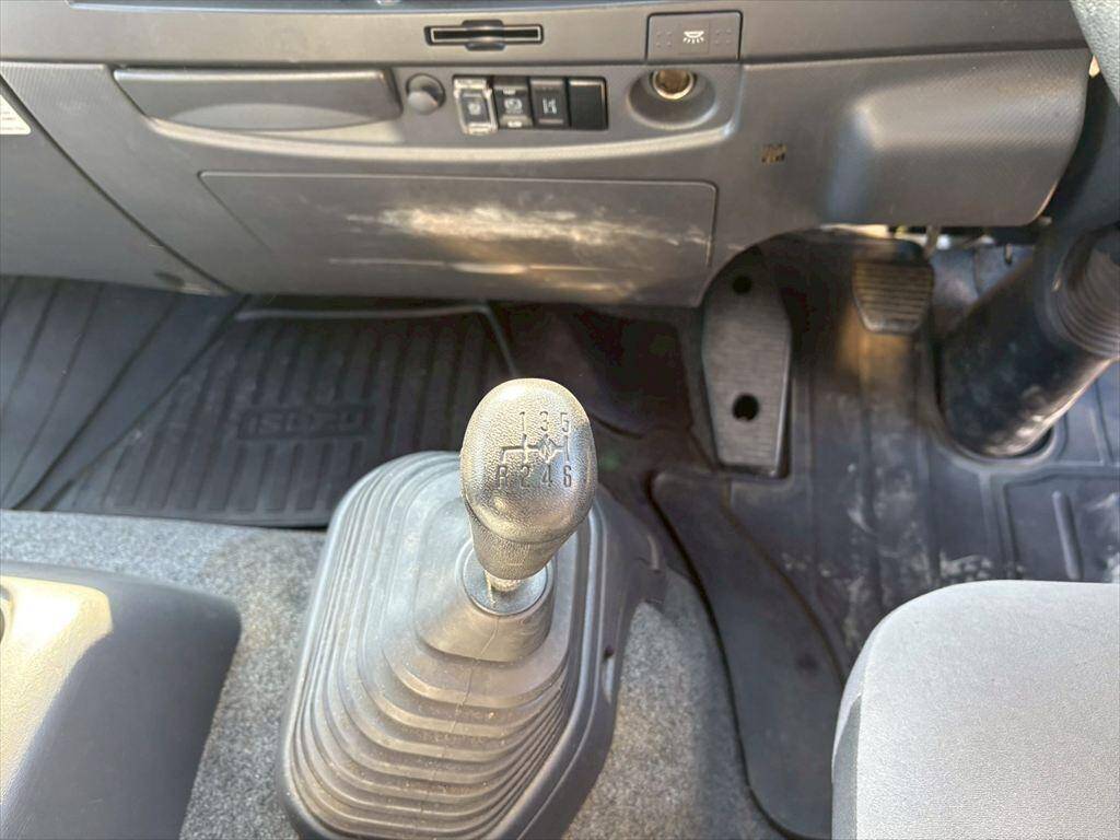 いすゞフォワードアルミウイング中型（4t）[写真23]