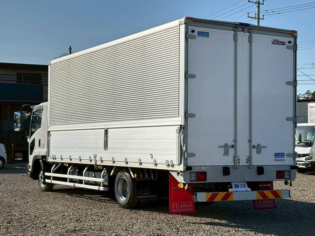 いすゞフォワードアルミウイング中型（4t）[写真03]