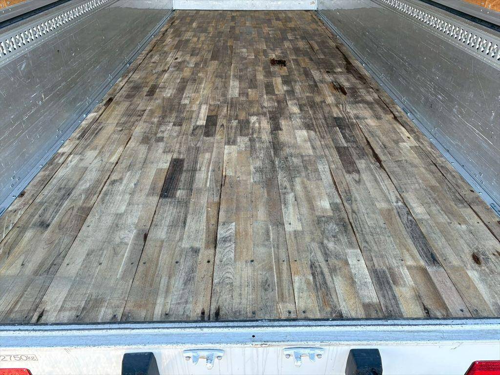 いすゞフォワードアルミウイング中型（4t）[写真08]