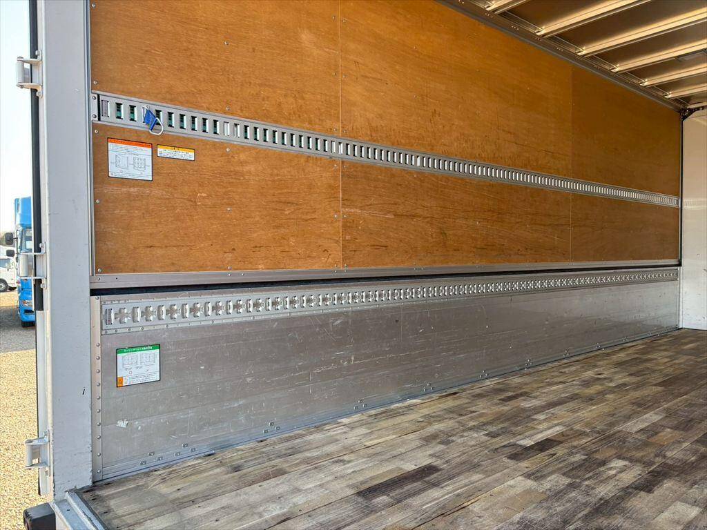 いすゞフォワードアルミウイング中型（4t）[写真09]