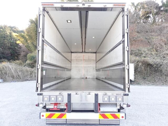 UDトラックスクオンアルミウイング大型（10t）[写真17]