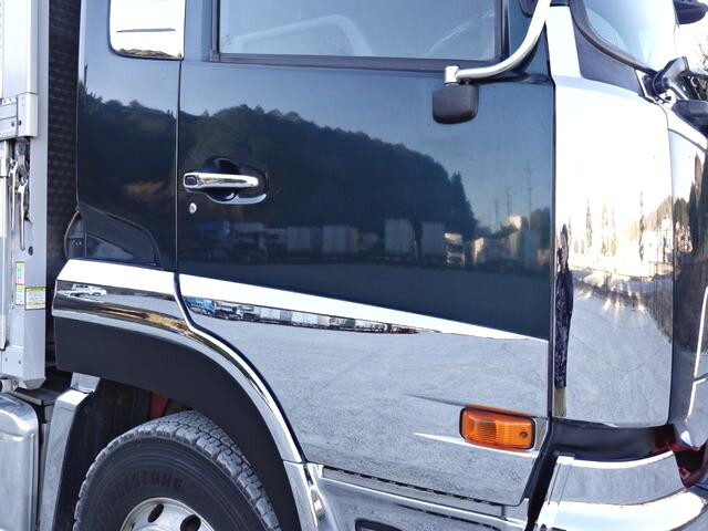 UDトラックスクオンアルミウイング大型（10t）[写真05]