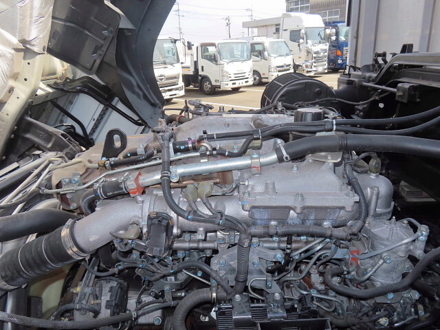 いすゞギガアルミウイング大型（10t）[写真17]