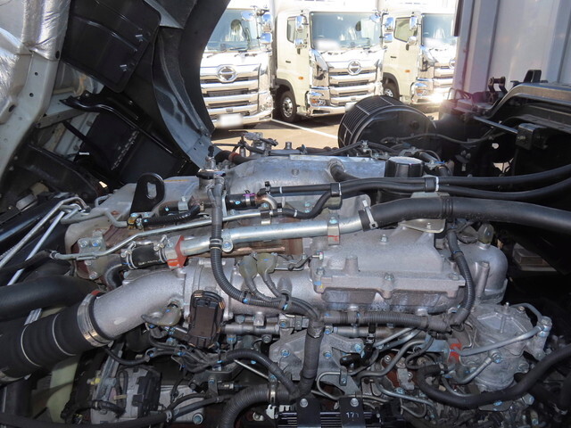 いすゞギガアルミウイング大型（10t）[写真18]