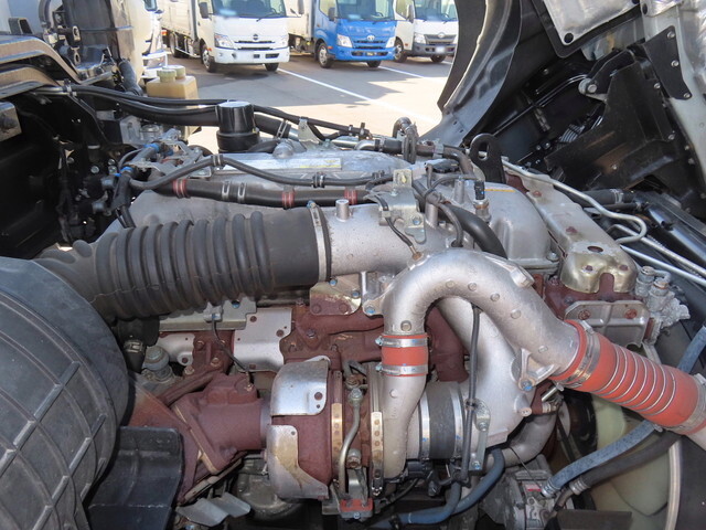 いすゞギガアルミウイング大型（10t）[写真19]