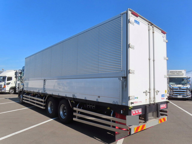 いすゞギガアルミウイング大型（10t）[写真02]