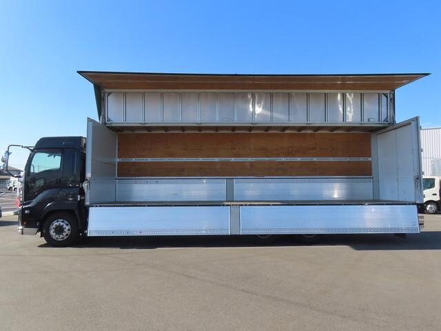 いすゞギガアルミウイング大型（10t）[写真27]