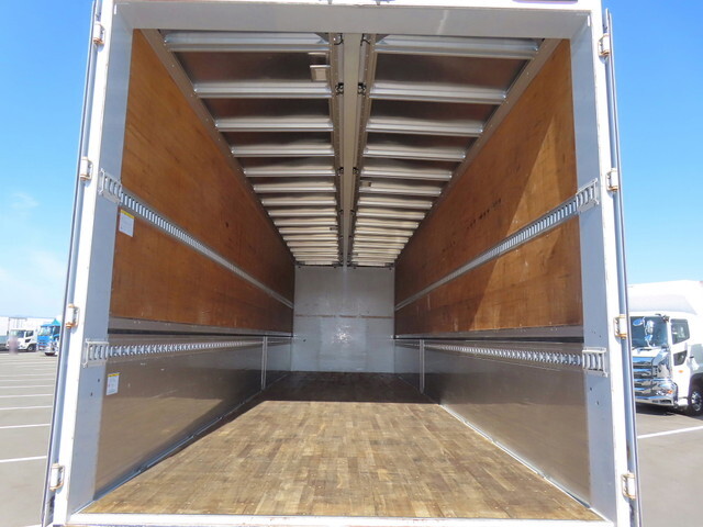 いすゞギガアルミウイング大型（10t）[写真28]