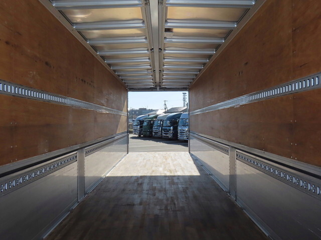 いすゞギガアルミウイング大型（10t）[写真29]