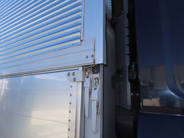 いすゞギガアルミウイング大型（10t）[写真31]