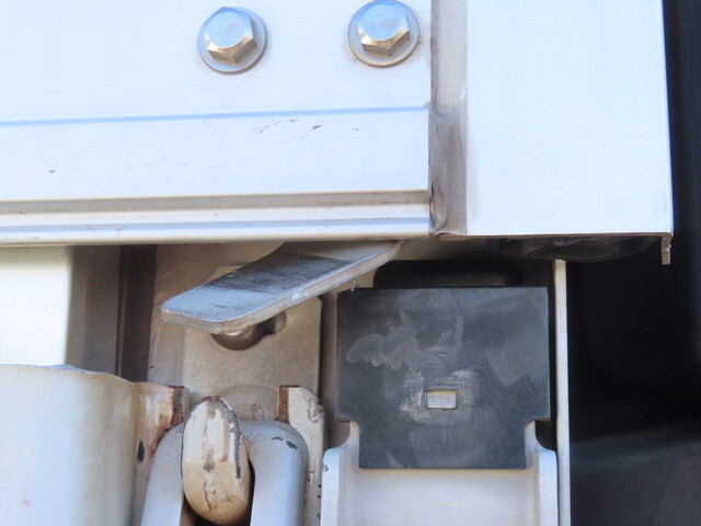 いすゞギガアルミウイング大型（10t）[写真32]