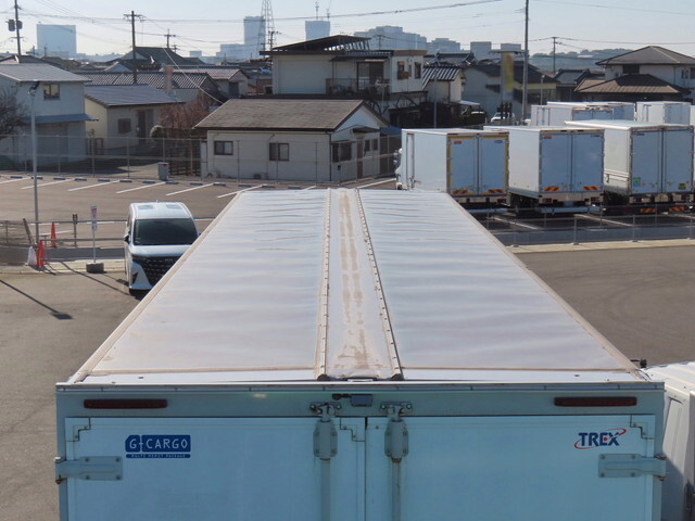 いすゞギガアルミウイング大型（10t）[写真08]