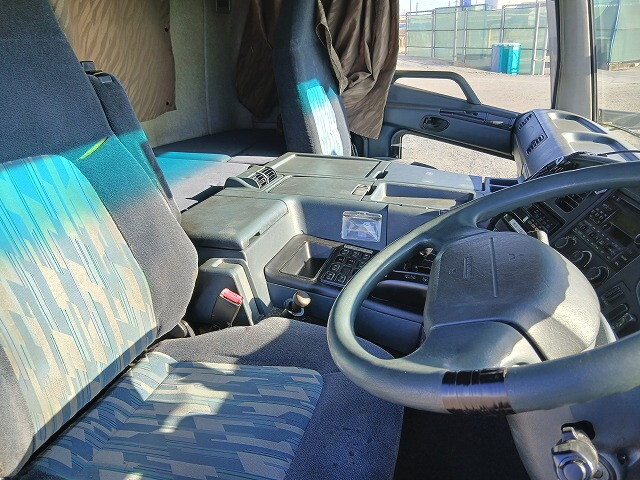 三菱ふそうスーパーグレートアルミブロック大型（10t）[写真15]