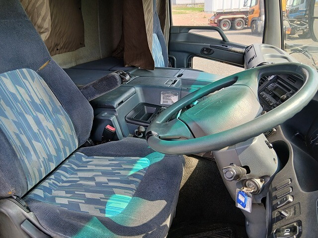 三菱ふそうスーパーグレートアルミブロック大型（10t）[写真32]