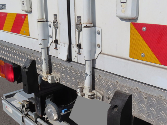 日野レンジャー冷凍車（冷蔵車）中型（4t）[写真32]