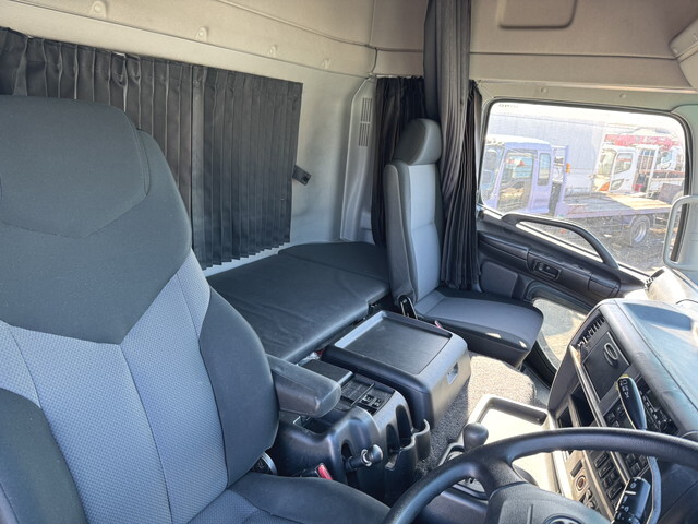 日野プロフィアトレーラーヘッド（トラクターヘッド）大型（10t）[写真27]