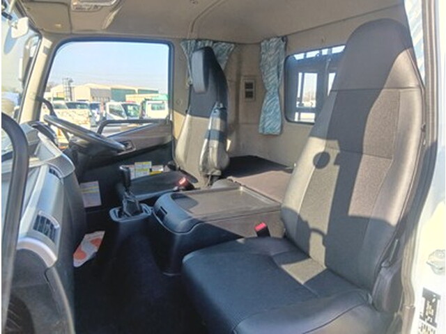 三菱ふそうファイターコンテナ専用車増トン（6t・8t）[写真23]